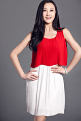 组图：钱璇全新时尚写真 温馨甜美笑容