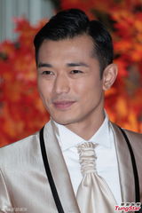 组图：黄长兴大婚众艺人道贺 三轮豪车霸气接亲