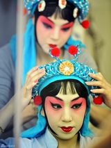 高清幻灯：青春京剧《佘赛花》后台探秘