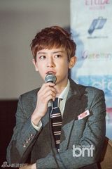 组图：EXO学院风亮相马尼拉记者会 SHINee时尚