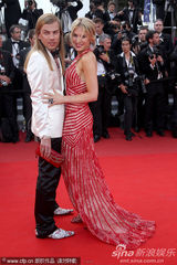 幻灯图集：名模Hofit Golan红裙身材高挑现身红毯