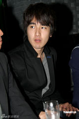 阮经天就开房丑闻表态 称与许玮宁相安无事(图)