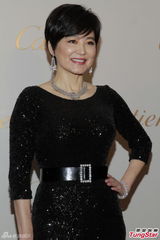 组图：林青霞华丽造型亮相再现巨星风范