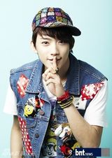 组图：韩男团B1A4拍时尚写真俏皮可爱