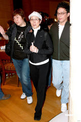 幻灯图：陈宝珠粤剧唱进红馆 尾场演出历经丧母痛 