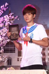 高清组图：罗志祥生日写小诗 邀歌迷制服party庆生