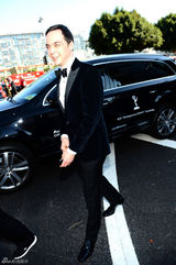 组图：《生活大爆炸》“谢耳朵”吉姆-帕森斯帅气逼人