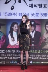 高清组图：李准基申敏儿出席《阿娘使道传》发布会