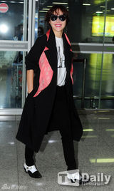 组图：釜山电影节开幕式 河智苑金亨俊将出席