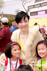 幻灯图：陈法蓉避谈感情问题 笑言蔡少芬生暗疮