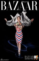 组图：戚薇为公益挑战粗眉妆 英伦风装扮显帅气