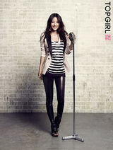 组图：李孝利最新服装广告照 展性感魅力