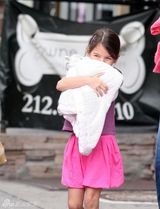 组图：凯蒂携爱女逛街 苏瑞仍处离婚阴影中