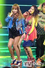 组图：神话打榜夺冠李孝利性感 EXO回归显狼性