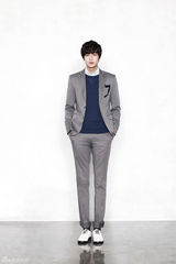 高清组图：韩星李敏镐春夏装广告穿短裤清爽随性