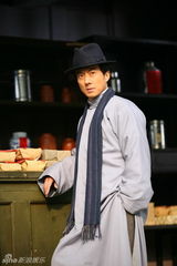 幻灯图：《电波》热拍 赵立新版“李侠”造型百变