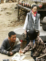 幻灯图集：童谣和邢佳栋拍新剧 着戏服似章子怡 