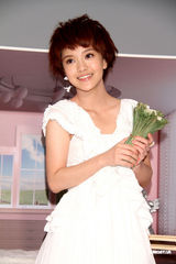 高清：郭采洁为新专辑拍摄宣传照 美容秘诀靠睡眠