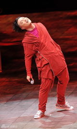 组图：众艺人水立方开唱 李宇春镂空皮衣抢眼