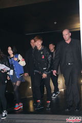 组图：金钟国女粉丝多惊讶 不敢挑战成龙甄子丹