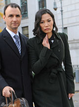 组图：邓文迪与默多克正式离婚 黑脸走出法院