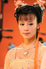 高清图：石小群变身叛逆平民代言人 百变造型成看点