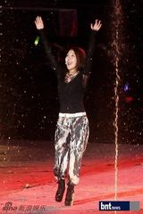 组图：SM巡演SJ少时等火辣劲爆 现场玩变装