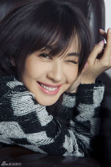 组图：李菲儿初冬温暖写真 蜜糖笑容动人心