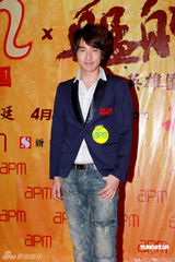 幻灯图：《艋舺》香港宣传 阮经天赵又廷狂舞