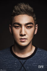 高清组图：韩团NU'EST冬季写真大秀美少年范儿