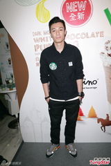 组图：周柏豪否认与何超云饭聚暗嘲陈山聪