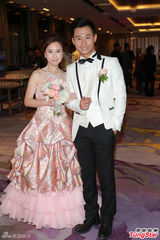 组图：胡杏儿钟嘉欣着古装贺杨潮凯江叮叮婚礼