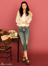 组图：日本模特宫田聪子示范89款秋季服饰搭配