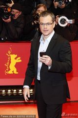 组图：《应许之地》首映 简-方达穿皮草助阵