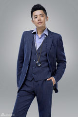 组图：凤凰传奇拍写真透露动向 不计成本为新辑