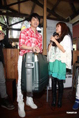 组图：宇珩相隔四年发专辑 马来帮光良戴佩妮祝贺