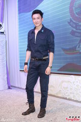 组图：张家辉难忘昔日受训点滴 行军礼显帅气