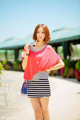 组图：王文绮初秋百搭写真 享受清新阳光之旅