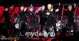 组图：韩国偶像组合神话15周年演唱会