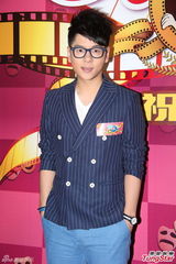 组图：钟嘉欣绯闻属捏造 否认分手喻感情像蜜糖