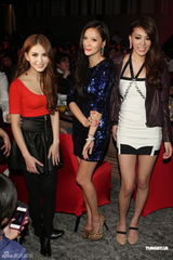 组图：昆凌劲歌热舞秀身材 结婚大事只等周董点头