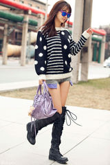 高清组图：李菲儿街拍毛衣搭配短裤