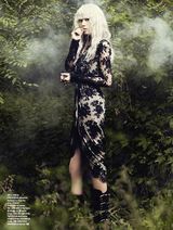 组图：韩佳仁变身白发女神 雾气缭绕散发神秘魅力