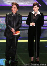 组图：金钟奖现场吴宗宪方芳芳上台颁奖
