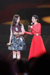 组图：赵薇金鸡获最佳导演处女作激吻经纬