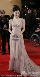 幻灯图集：《日照重庆》戛纳首映 王小帅获最高礼遇