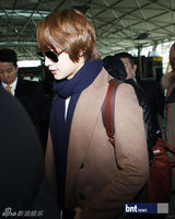 组图：SHINeeBEAST等赴巴黎参加《音乐银行》公演