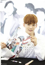 高清图：韩团EXO釜山办签名会 白衣帽清爽邻家