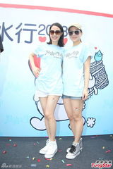 组图：谭咏麟想看霍汶希女儿 母亲节尽孝陪家人