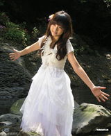 组图：许雅涵任游戏代言 cosplay扮女仆甜美可爱